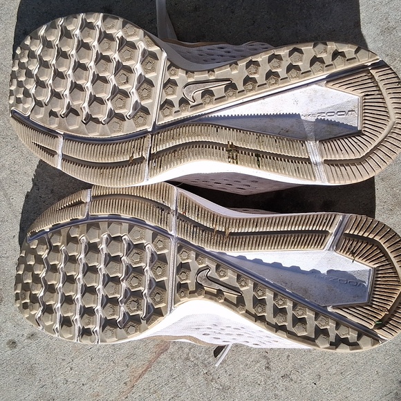 Nike Women's Zoom Winflo 5 Running Shoe - Picture 8 of 9